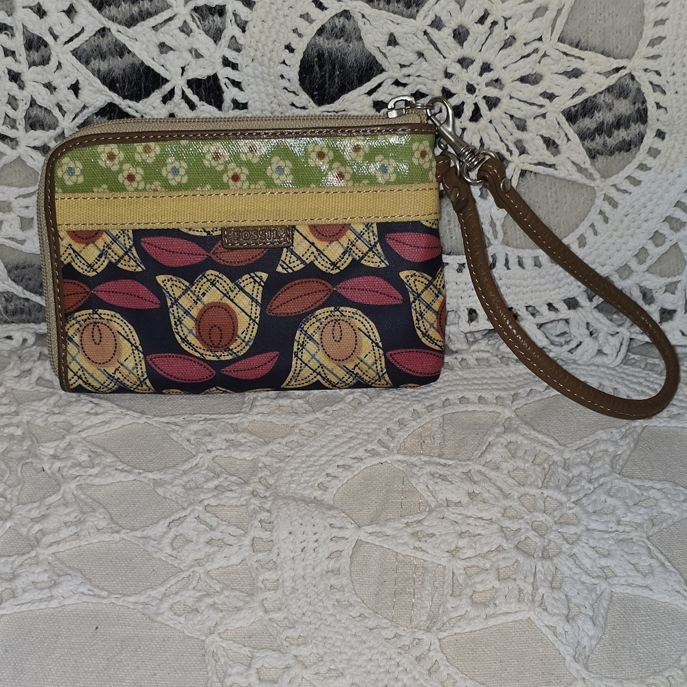 Fossil Floral Pattern Wristlet Clutch